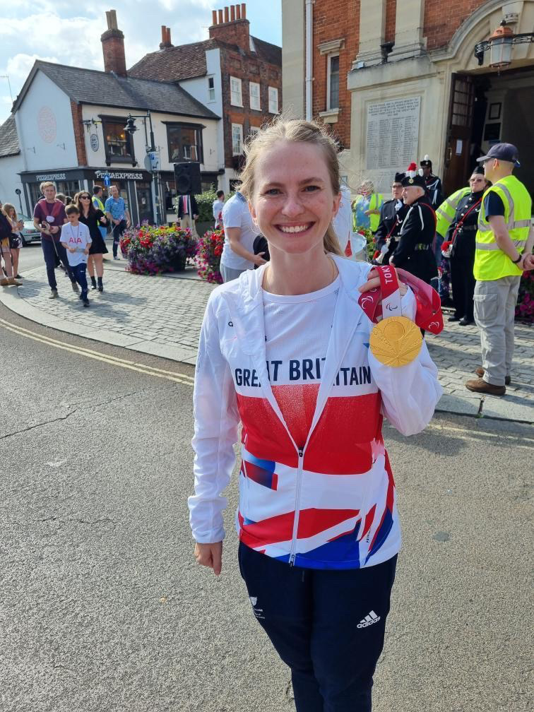 Erin shows off her Paralympic gold medal from Tokyo 2020.